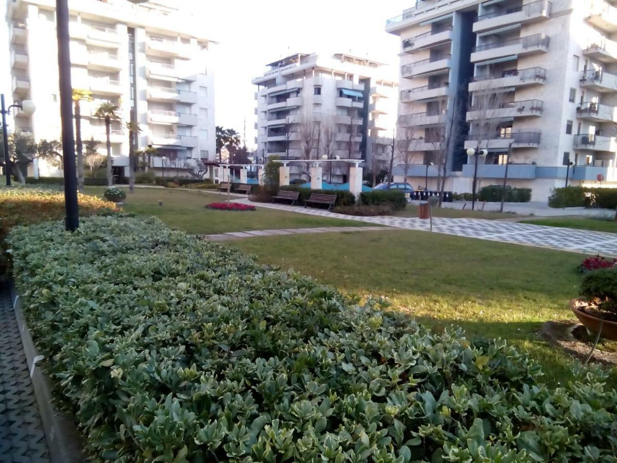 Attico Mansardato Con Vista Mare Villa Montesilvano Marina Buitenkant foto